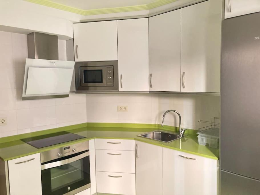Centrico Apartamento De 2 Habitaciones By Bebalmy Oviedo Bagian luar foto