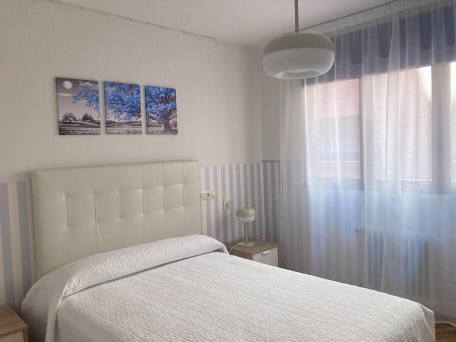 Centrico Apartamento De 2 Habitaciones By Bebalmy Oviedo Bagian luar foto